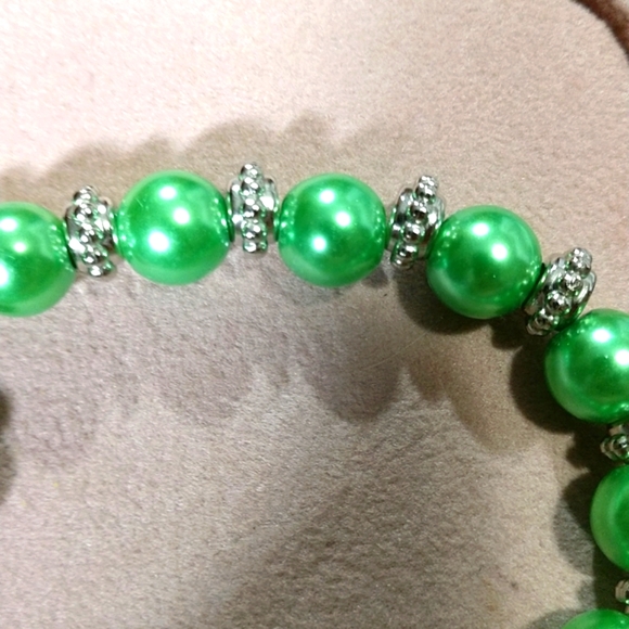 ☘️St. Patrick's Day☘️Stretch Bracelet with Green Pearls and 1 Shamrock … - Picture 4 of 16
